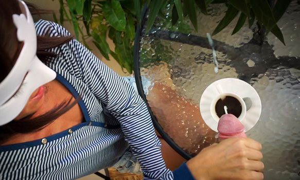Morning wake up : coffee with cream please !