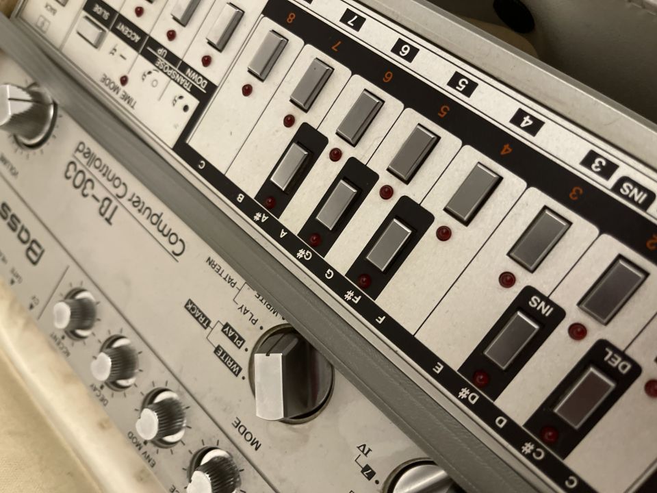 Synthesizer Fetish (not for beginners)