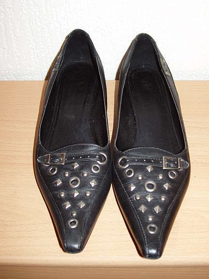 Schuh- und Fußsklaven!