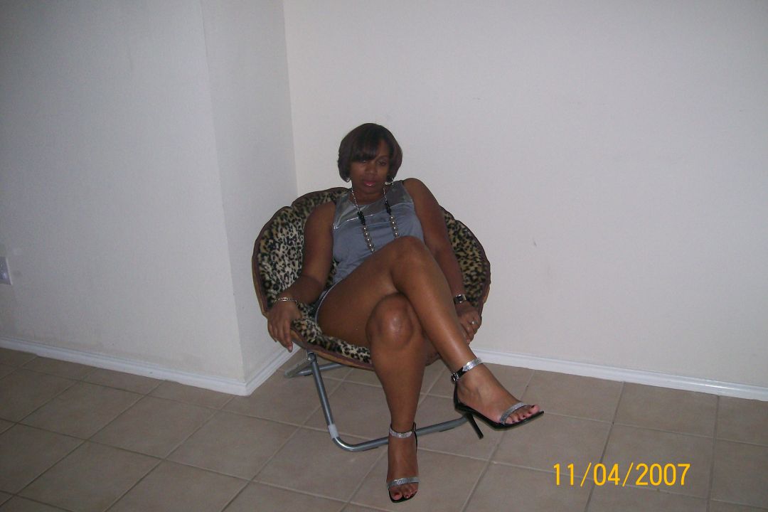  The Ebony Shows Off those Thighs Just like Butter.....................