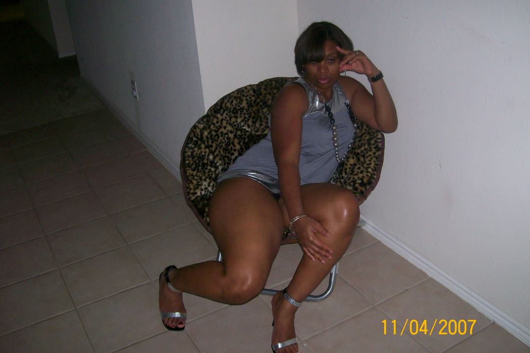  The Ebony Shows Off those Thighs Just like Butter.....................