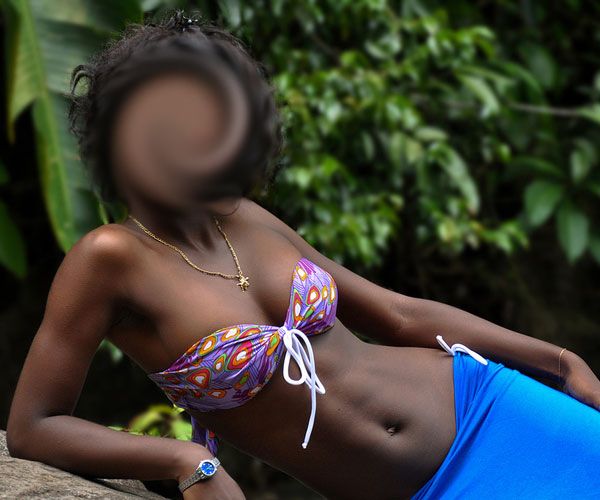 Become submissive to women bodies